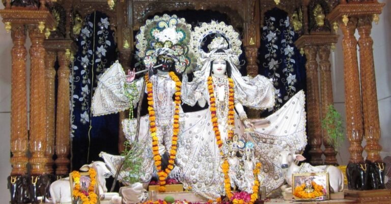 श्री बांके बिहारी तेरी आरती गाऊं लिरिक्स | Shri Banke Bihari Teri Aarti Gaun Lyrics