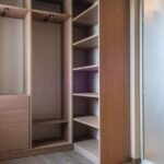 wardobe opening in which dirrection