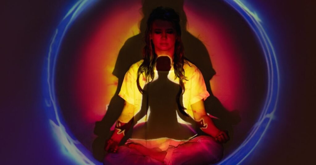 hat is Black and White Aura