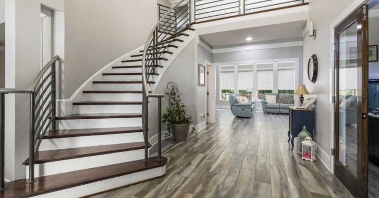 वास्तु शास्त्र के अनुसार घर की सीढ़ियां कैसे बनाएं?