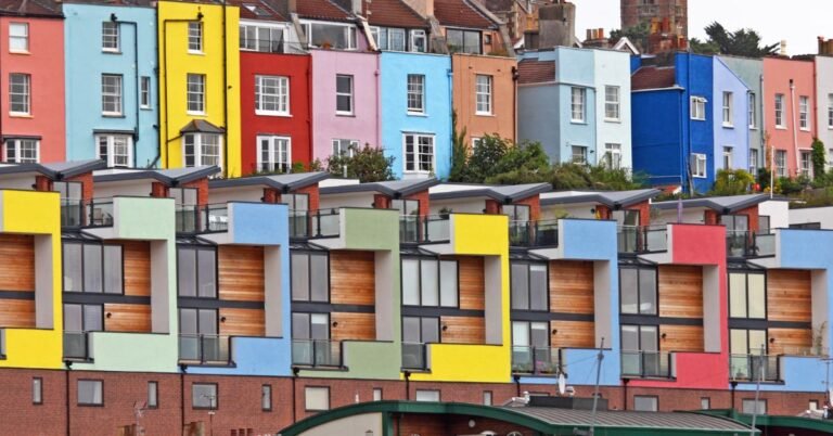 राशि और वास्तु: आपकी राशि के अनुसार घर कैसा होना चाहिए और घर का कौन-सा रंग शुभ होता है?